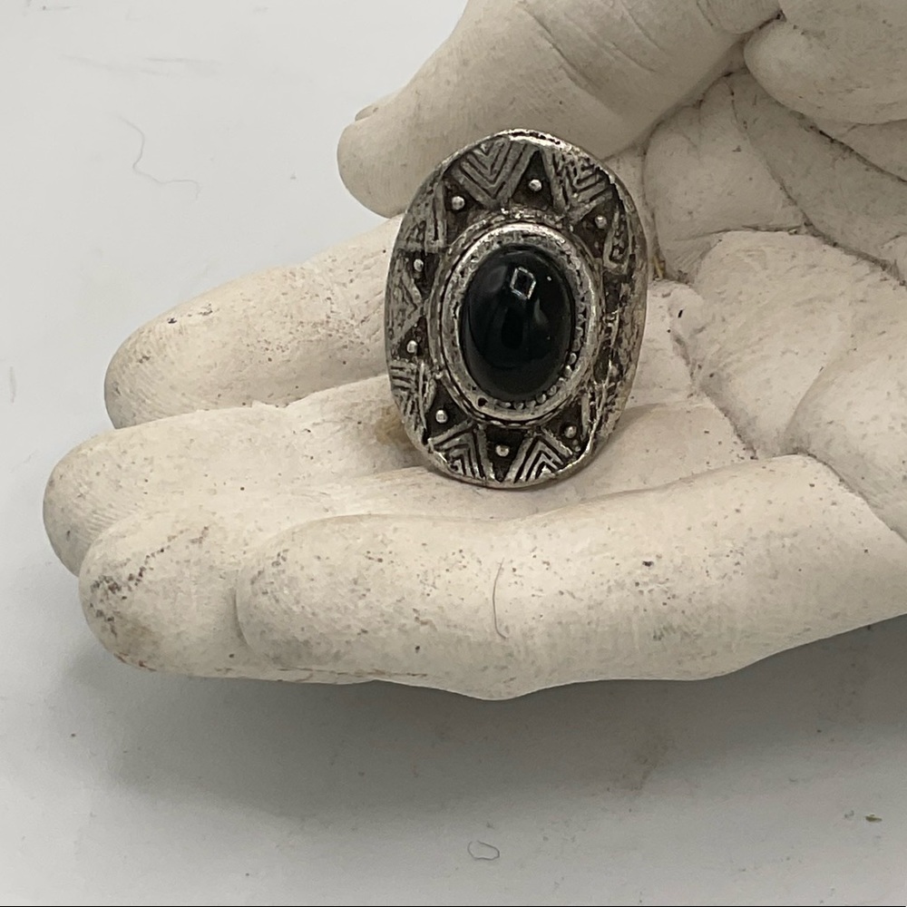 “VINTAGE SILVER RING” Large Oval Shape with Central Black GemStone.